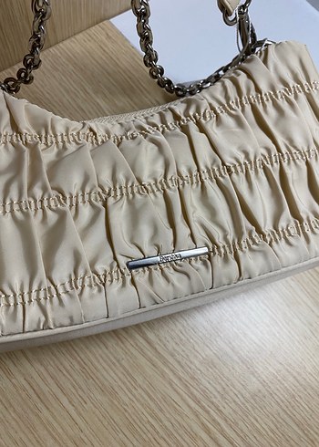 Bershka Zincir Detaylı Bej Kadın Çanta - Görsel 3