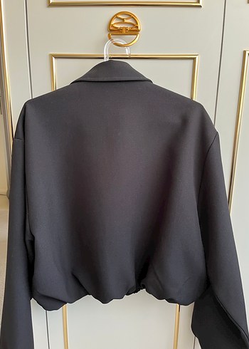 Zara Kabarık Alt Kısımlı Kısa Ceket