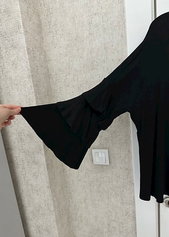 LC Waikiki Siyah V Yaka Uzun Kollu Fırfırlı Bluz