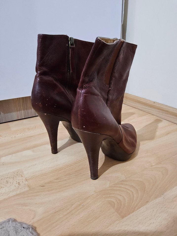 Kahverengi Deri Topuklu Kadın Bot - Görsel 3