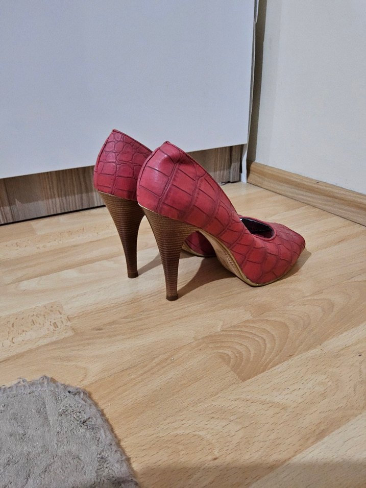 Kırmızı/Nar Çiçeği Yılan Derisi Desenli Ucu Açık Topuklu - Görsel 4