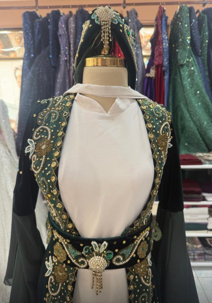 SATILIK Boncuk İşlemeli Uzun Tesettür Yeşil Kadın Bindallı - Görsel 2