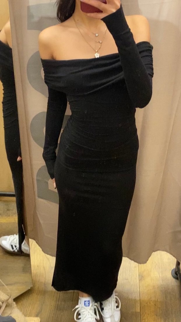 Siyah Drapeli Kayık Yaka Uzun Kollu Midi Elbise - Görsel 2