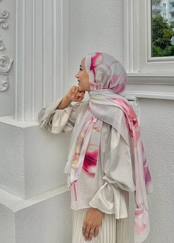 Diğer Pastel Pembe Çiçek Desenli Saten Şal