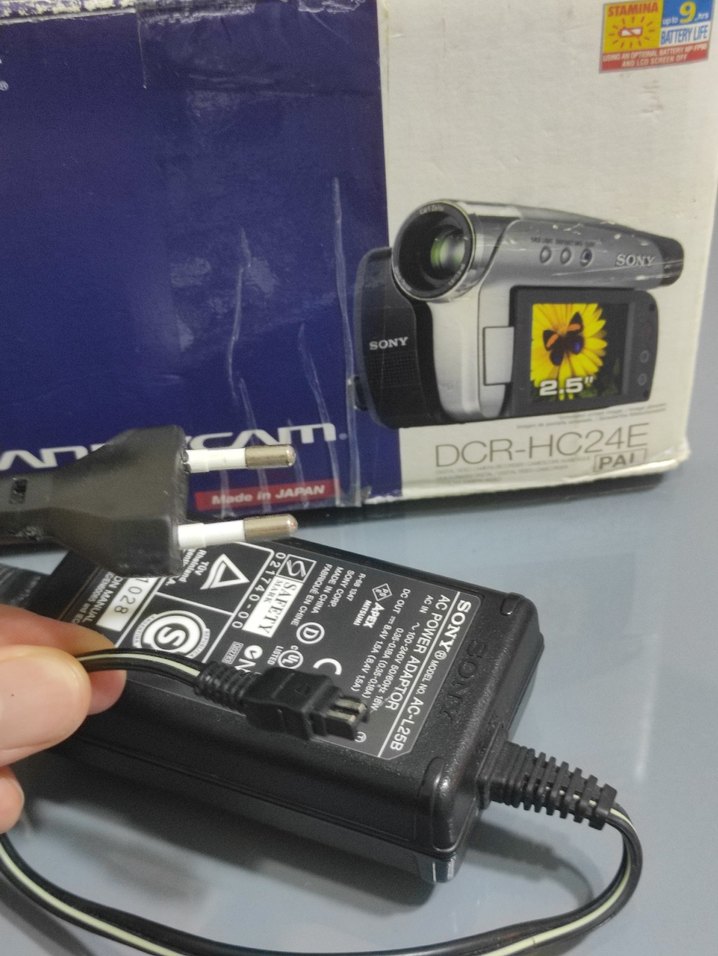 Sony Video Kamera Adaptörü - Şarj aleti ve kabloları - Görsel 2