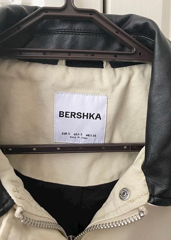 Bershka Beyaz Deri Düğmeli Oversize Ceket