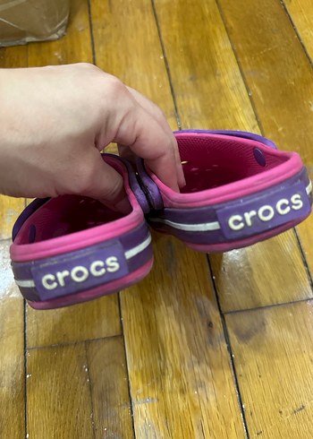 Crocs Kız Çocuk Pembe Renkli Bağlamalı Terlik