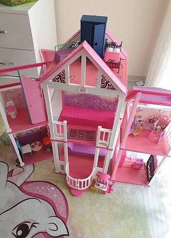 Barbie evi 