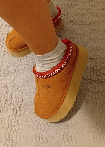 Ugg Kırmızı Süet Kadın Dolgu Topuk Terlik