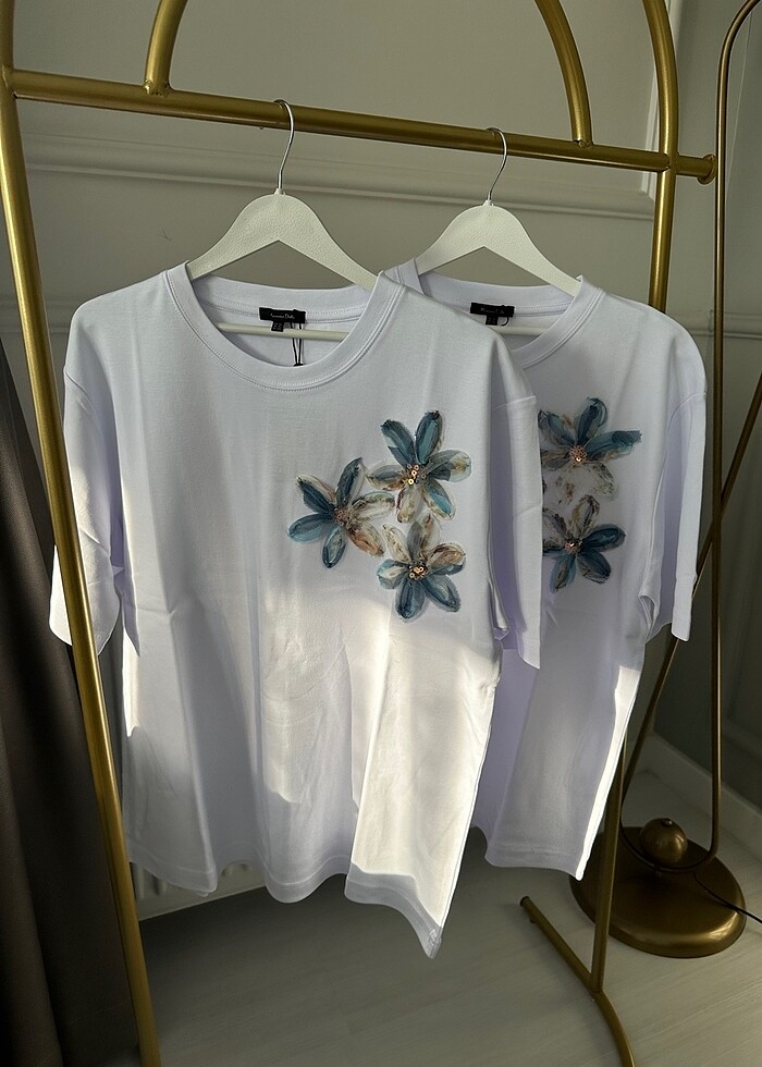 Çiçekli basic Tshirt - Görsel 4