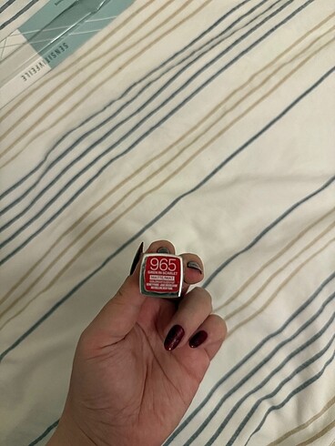 Maybelline Maybelline 965 Siren in Scarlet Ruj
