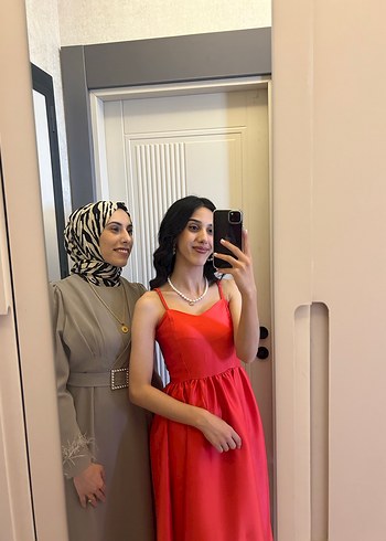 Kırmızı Parlak Saten Uzun Abiye Elbise