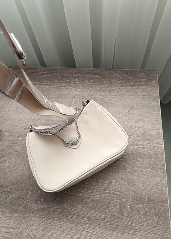 Louis Vuitton Beyaz Zincir Detaylı Deri Kadın Omuz Çantası