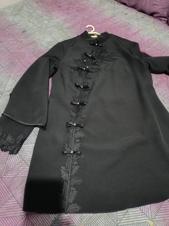 Uzun Kollu Siyah Gotik Nakışlı Kadın Elbisesi - Görsel 3