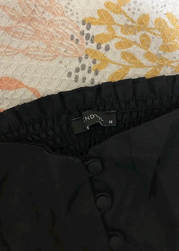 36 Beden siyah Renk Düğmeli Siyah Kayık Yaka Bluz