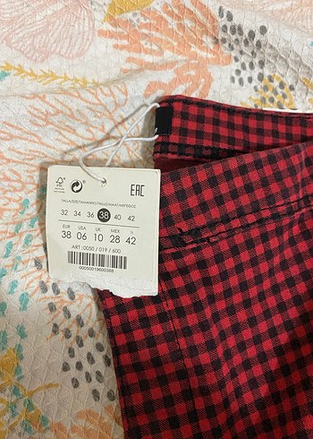 38 Beden kırmızı Renk Bershka Kırmızı Kareli Düğmeli Kadın Kumaş Pantolon