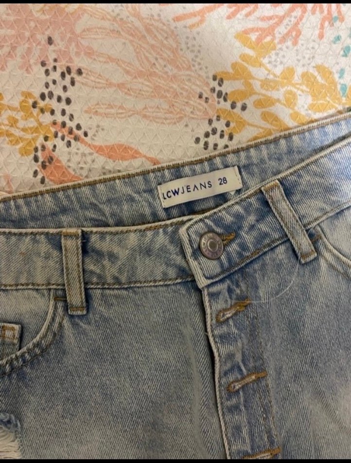 Düğmeli Yırtık Mavi Kısa Denim Şort - Görsel 4