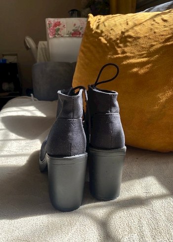 Siyah Süet Bağcıklı Topuklu Kadın Bot H&M - Görsel 4