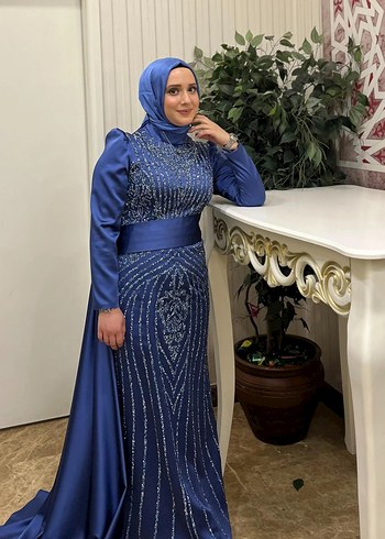 Mavi İşlemeli Uzun Abiye Elbise