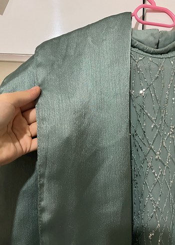 Su yeşili simli abiye aynı tonda şalıyla beraber satılıyor - Görsel 4