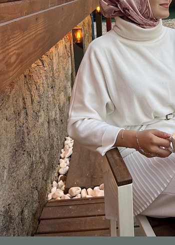 Beyaz Yüksek Yakalı Kadın Takım Elbise - Görsel 2