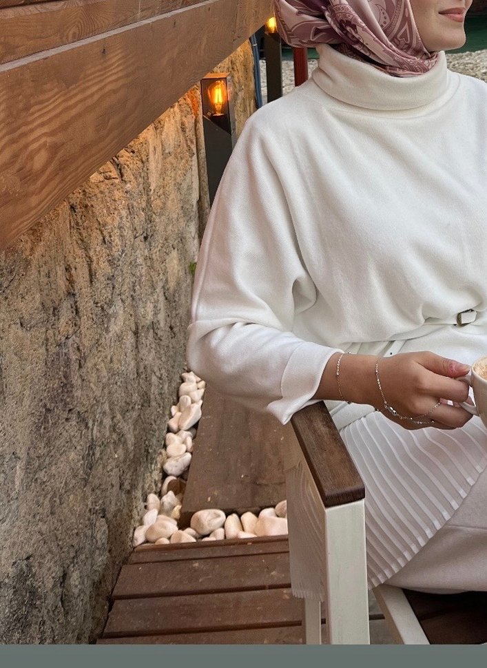 Beyaz Yüksek Yakalı Kadın Takım Elbise - Görsel 2