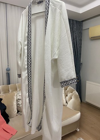 42 Beden Nakışlı Uzun Beyaz Kadın Kimono