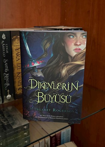 Dikenlerin Büyüsü - Margaret Rogerson