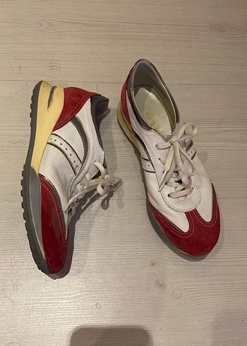 Kırmızı Beyaz Kadın Spor Ayakkabısı
