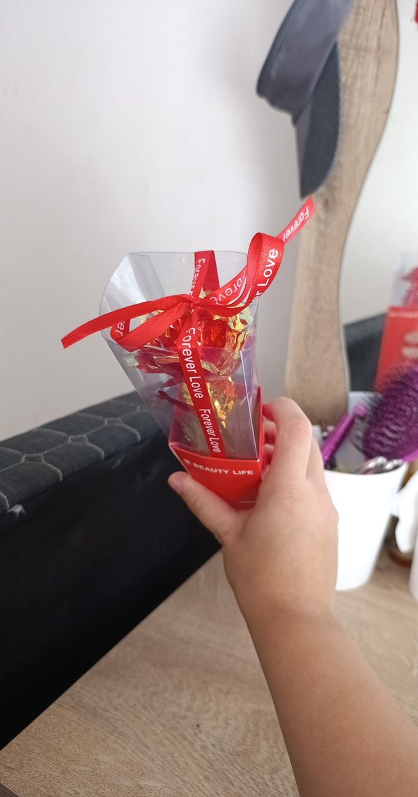 ışıklı yapay kırmızı gül - Görsel 2