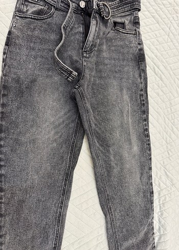 Gri Kemerli Kadın Denim Pantolon