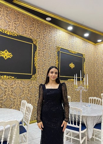 Uzun taşlı kolları tül pelerinli abiye