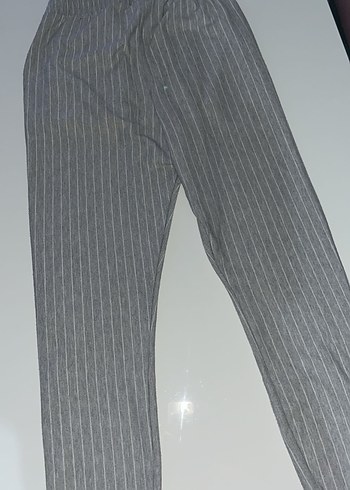 Gri Çizgili Pilili Kadın Kumaş Pantolon - Görsel 3