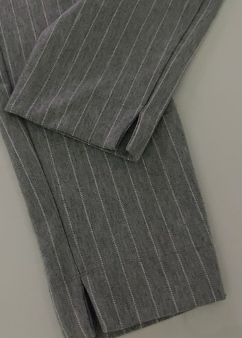 Gri Çizgili Pilili Kadın Kumaş Pantolon - Görsel 4