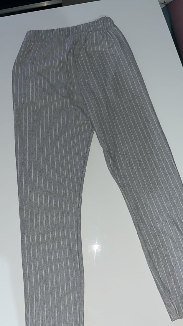 Gri Çizgili Pilili Kadın Kumaş Pantolon - Görsel 3