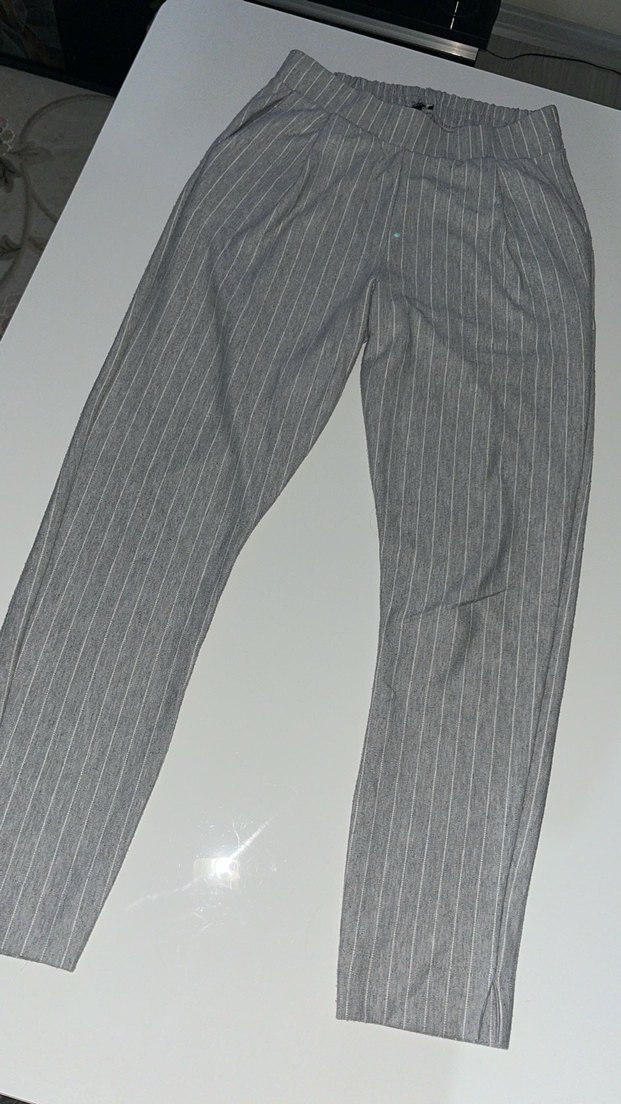 Gri Çizgili Pilili Kadın Kumaş Pantolon - Görsel 2