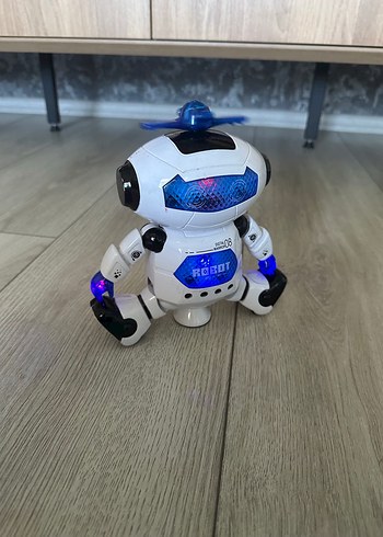 Renkli Işıklı Beyaz Robot Figür