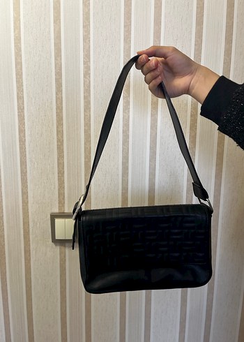 Zara Siyah Deri Tokalı Kadın Omuz Çantası