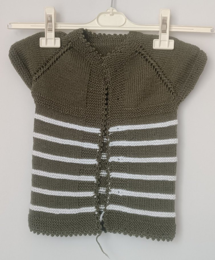 Çocuk Haki Yeşil El Örgüsü Kolsuz Hırka - Görsel 2