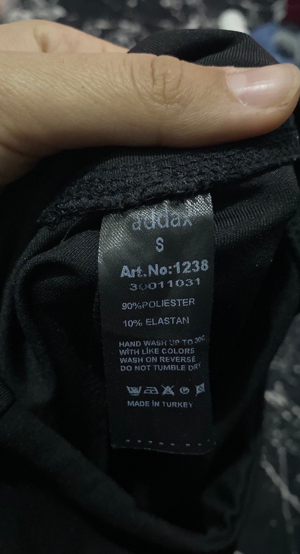 Kadın Siyah Sıkı Bermuda Şort - Görsel 2