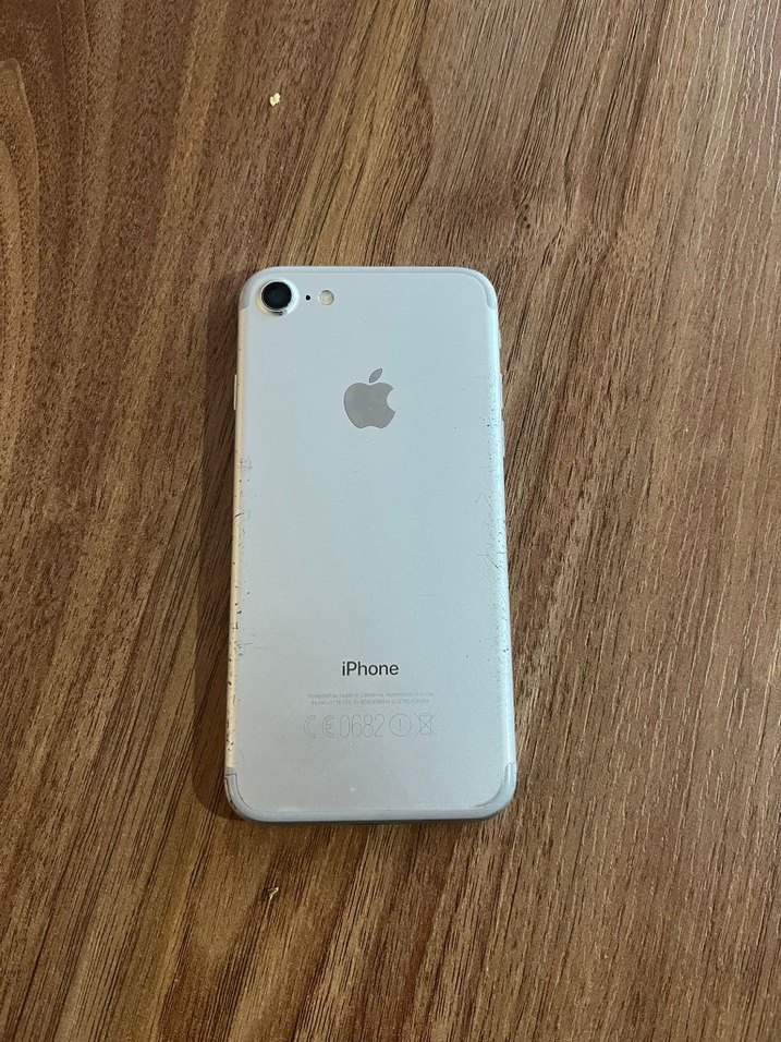 Beyaz iPhone 7 telefon - Görsel 2