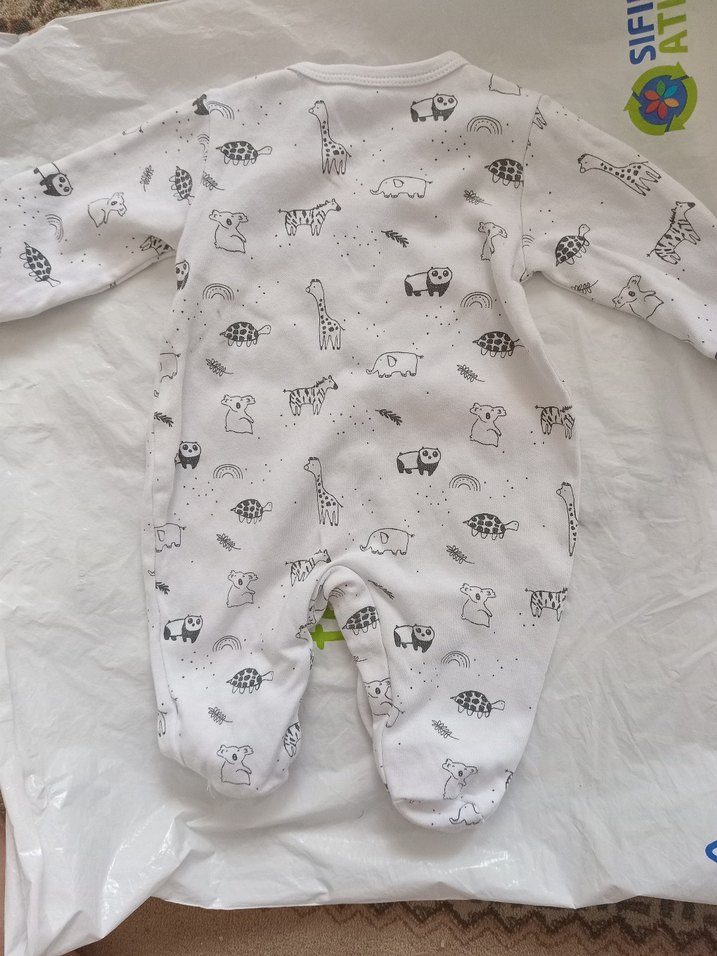 Uzun Kollu Düğmeli Beyaz Bebek Tulumu - Görsel 2