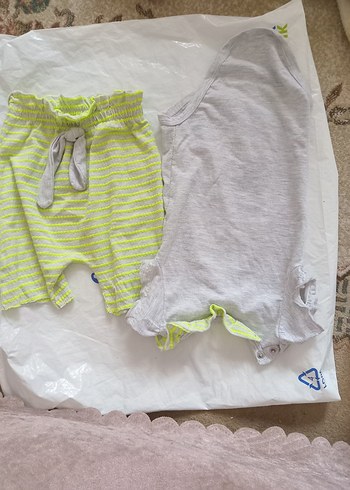 6 Ay Beden Fırfırlı Gri Kız Bebek Kısa Kollu Takım