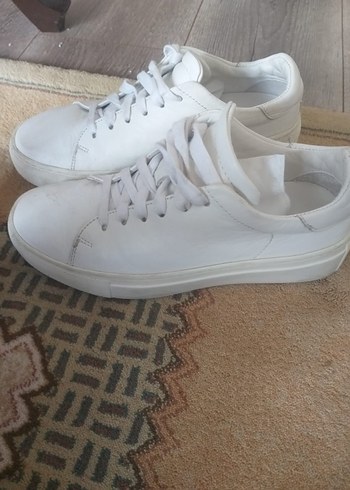 Beyaz Minimalist Kadın Spor Ayakkabı - Görsel 2