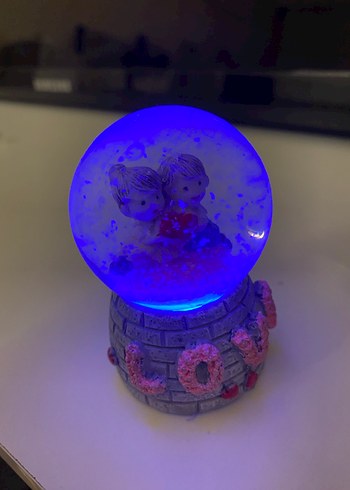 Kalp Tutan Çift Kar Küresi Figürü - Görsel 5