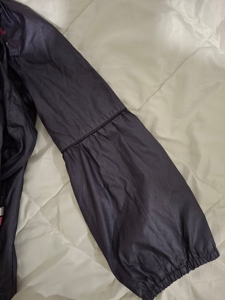 Kız Çocuk Gri Kapüşonlu Düğmeli Yağmurluk - Görsel 3