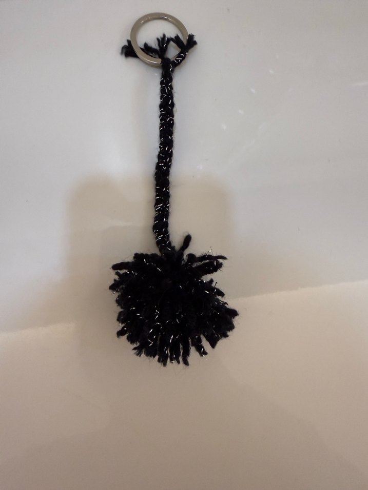 Ponponlu El Örgüsü Anahtarlık - Görsel 2