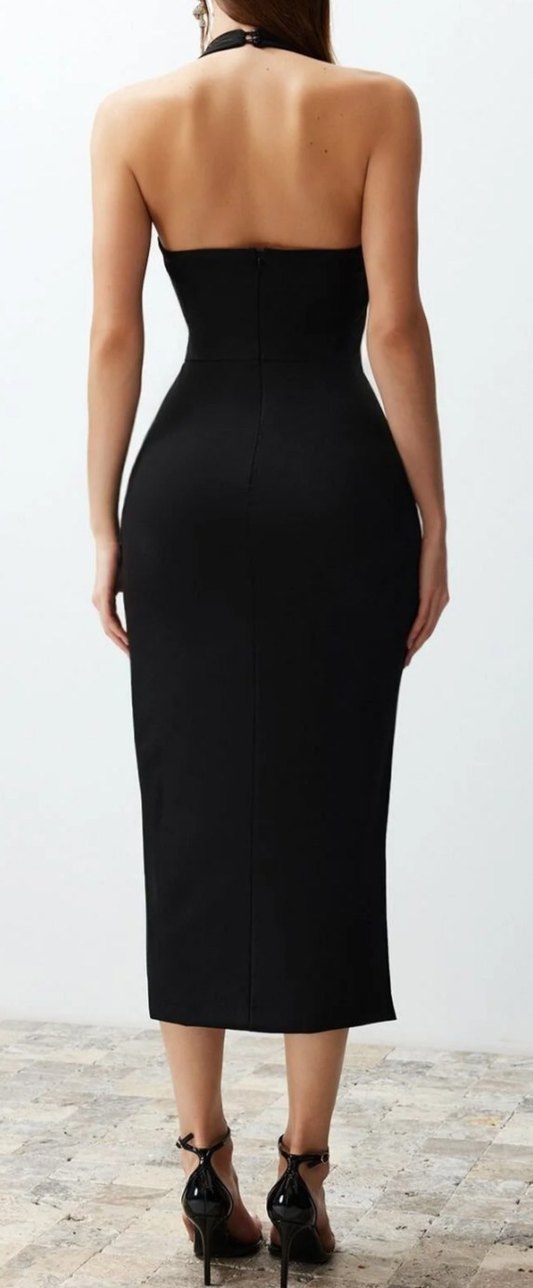 siyah boyundan bağlamalı yandan yırtmaçlı midi elbise - Görsel 3