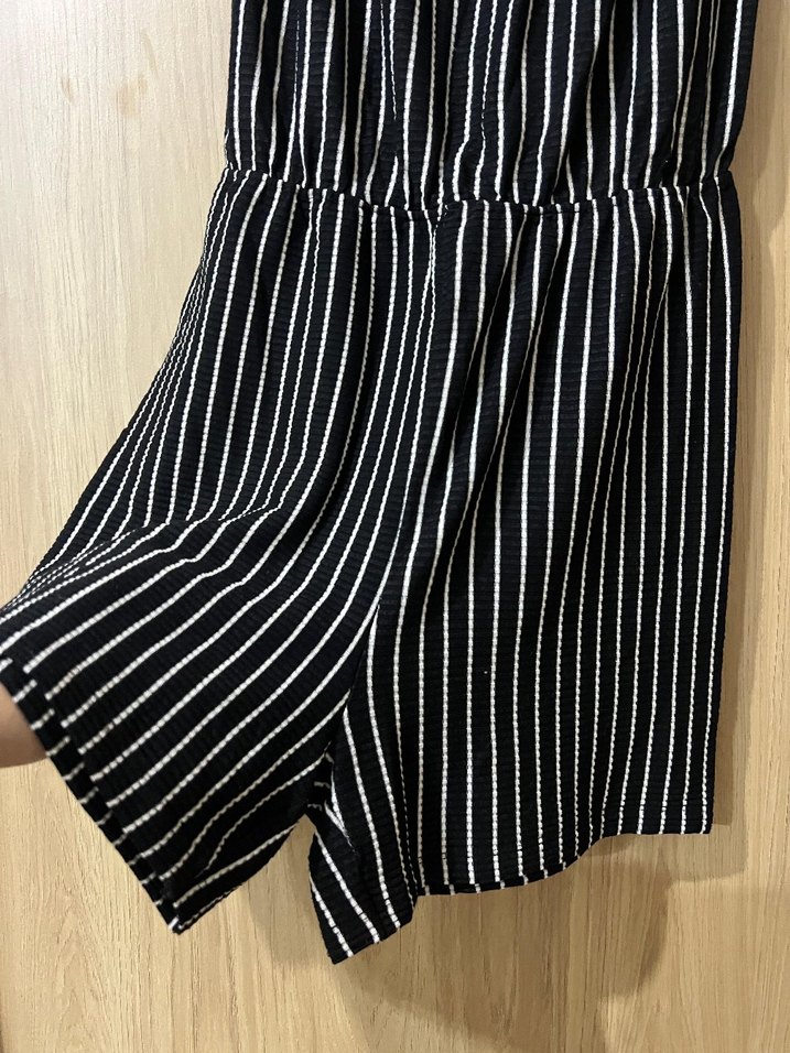 Siyah Çizgili Mini Tulum - Görsel 3