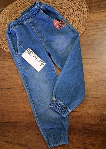 4 Yaş Beden YENİ ETİKETLİ Erkek Çocuk Renkli Nakışlı Bol Kesim Denim JEAN